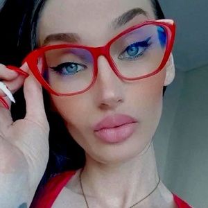 - RED VINTAGE LOOK CAT EYE  FRAME BLUE LIGHT BLOCKING GLASSES.…NEW